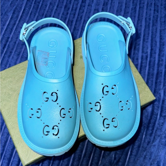 GIRLS AUTHENTIC GUCCI SHOES SIZE 31